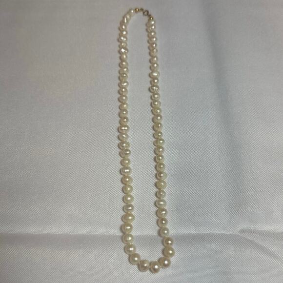 Gorgeous Hand Knotted Freshwater Pearls Choker Necklace with GF Clasp - Picture 6 of 6